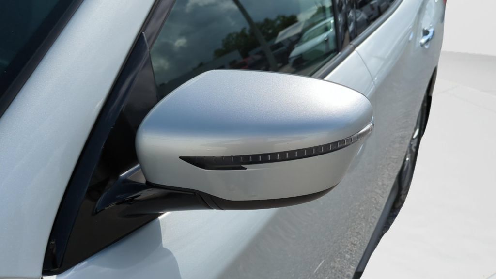 Used 2020 Nissan Pathfinder S FWD image 27