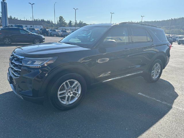 Used 2025 Ford Explorer Active AWD/4WD image 6