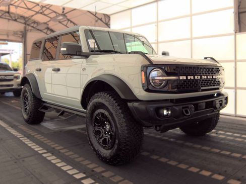 Used 2023 Ford Bronco Wildtrak AWD/4WD image 5