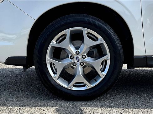 Used 2018 Subaru Forester 2.5i Touring AWD/4WD image 8