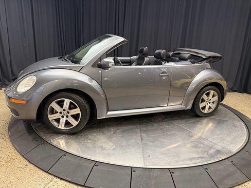 Used 2006 Volkswagen Beetle Convertible w/ Package 1 image 4