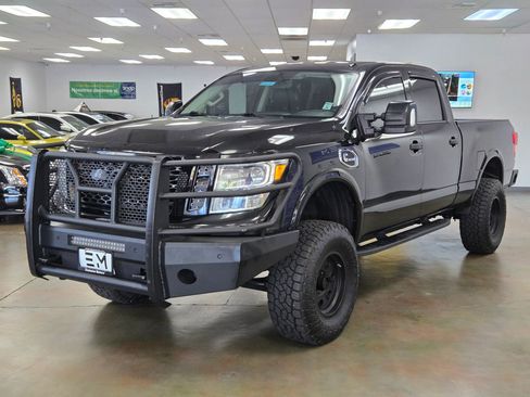 Used 2016 Nissan Titan PRO-4X w/ Pro-4x Convenience Package image 4