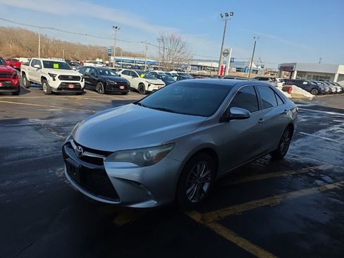 Used 2015 Toyota Camry SE image 9