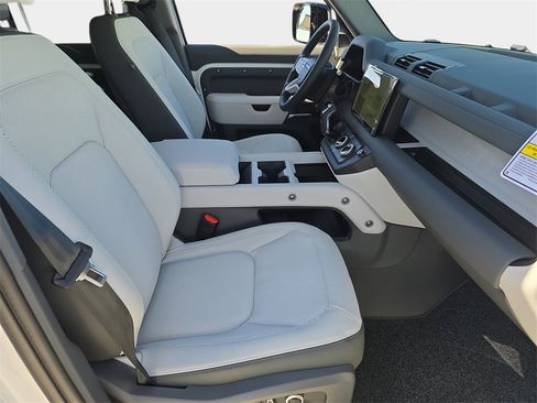 New 2025 Land Rover Defender 130 X-Dynamic SE image 10