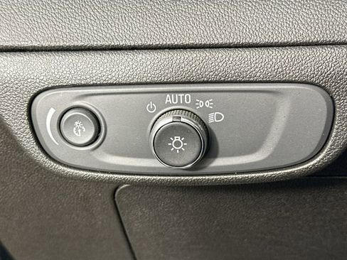 Used 2023 Chevrolet Bolt EUV LT w/ Driver Confidence Package FWD image 21