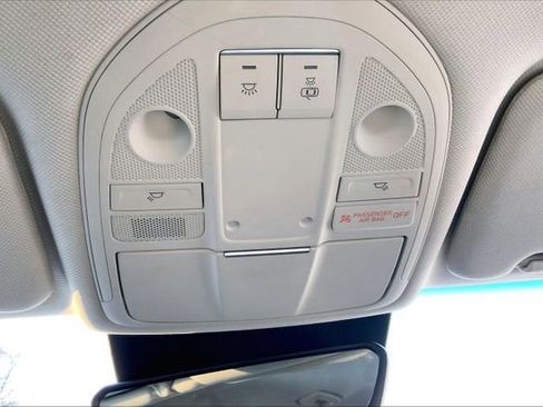 Used 2023 Genesis G70 2.0T image 35