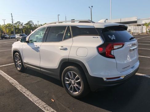 Used 2023 GMC Terrain SLT w/ Infotainment Package II image 3