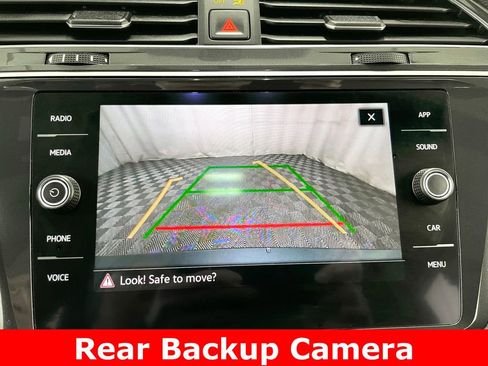 Used 2021 Volkswagen Tiguan SE R-Line image 3