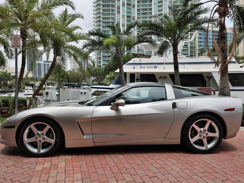 Used 2005 Chevrolet Corvette Coupe w/ Preferred Equipment Group RWD image 2