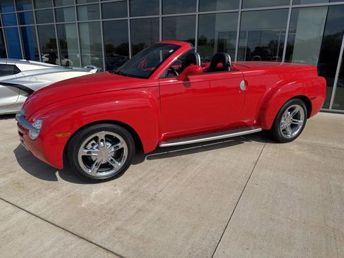 Used 2005 Chevrolet SSR w/ Preferred Equipment Group RWD image 10