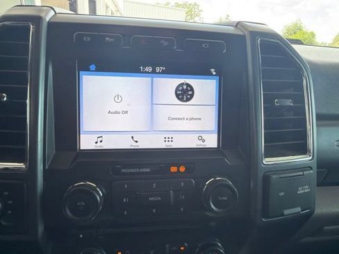 Used 2017 Ford F250 XLT w/ XLT Premium Package AWD/4WD image 3