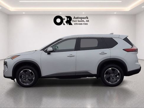 Used 2025 Nissan Rogue SV FWD image 3