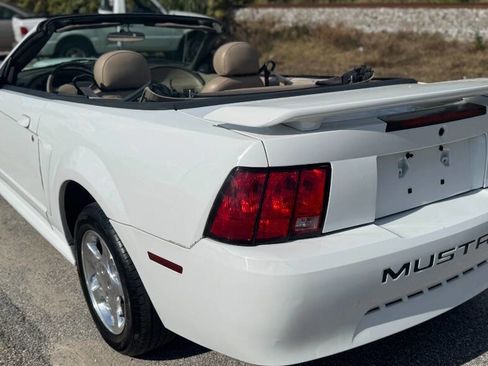 Used 2004 Ford Mustang Deluxe Convertible image 4