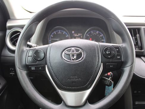 Used 2018 Toyota RAV4 LE image 25