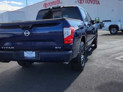 Used 2022 Nissan Titan SV w/ SV Convenience Package image 3