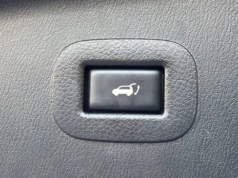 Used 2018 Nissan Armada SL w/ Premium Package RWD image 19