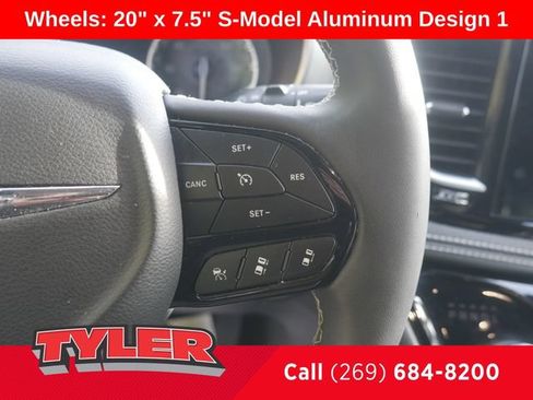 Used 2023 Chrysler Pacifica Limited w/ Uconnect Theater Family Group FWD image 29