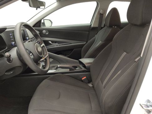 Used 2025 Hyundai Elantra SE FWD image 17