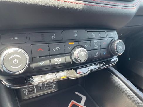 Used 2025 Dodge Durango GT AWD/4WD image 28