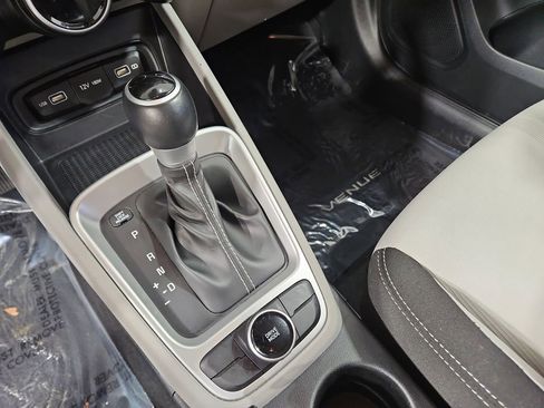 Used 2022 Hyundai Venue SEL image 24