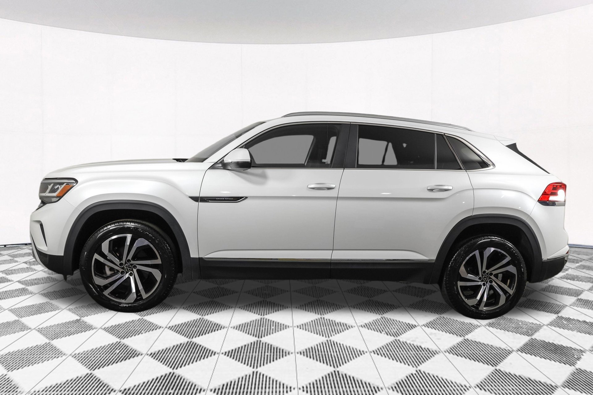 Used 2023 Volkswagen Atlas Cross Sport SEL AWD/4WD image 19
