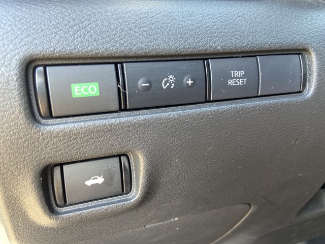 Used 2025 Nissan Sentra SV FWD image 33