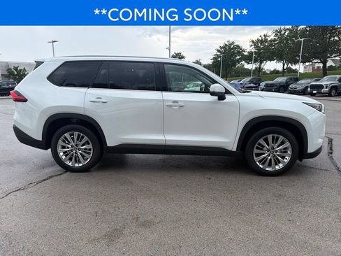 Used 2024 Toyota Grand Highlander AWD image 4