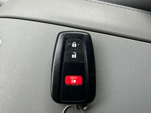 Used 2023 Toyota Highlander L FWD image 32