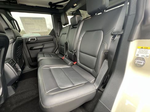 New 2025 Ford Bronco Badlands image 24
