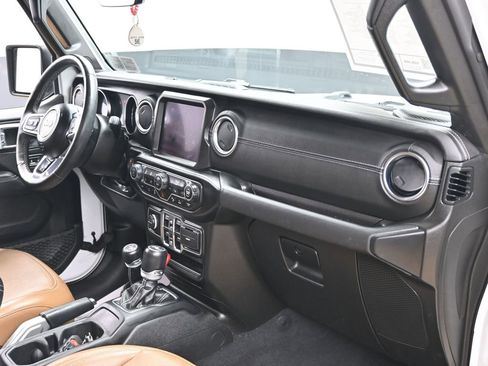 Used 2022 Jeep Wrangler Unlimited Sahara w/ Cold Weather Group image 40