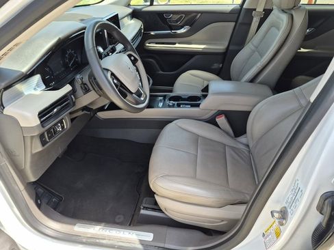 Used 2020 Lincoln Corsair FWD w/ Premium Package image 11