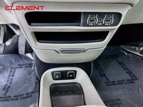 Used 2021 Chrysler Pacifica Touring-L FWD image 23
