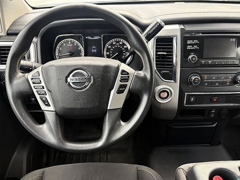 Used 2018 Nissan Titan SV RWD image 13