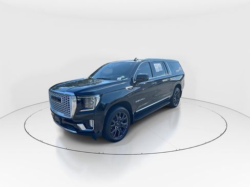 Used 2024 GMC Yukon XL Denali RWD image 4