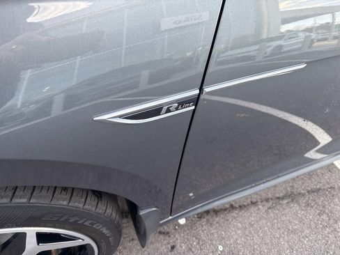 Certified 2022 Volkswagen Passat 2.0T R-Line image 12