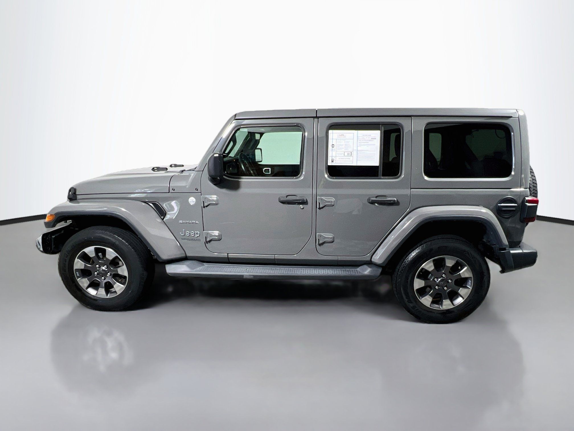 Used 2018 Jeep Wrangler Unlimited Sahara AWD/4WD image 9