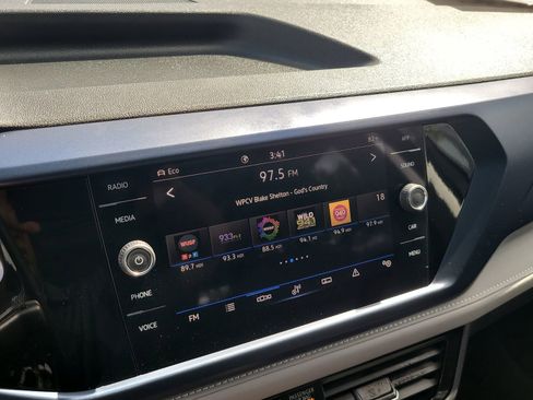 Used 2024 Volkswagen Taos SE image 20