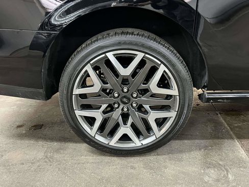 Used 2025 Ford Expedition Max Platinum w/ Platinum Ultimate Package image 8