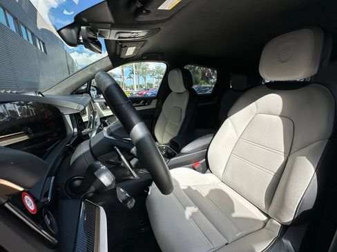 Certified 2025 Porsche Cayenne Turbo AWD/4WD image 5