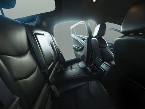 Used 2016 Chevrolet Volt Premier w/ Driver Confidence Package FWD image 16