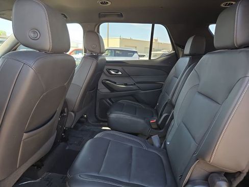 Used 2022 Chevrolet Traverse LT image 16