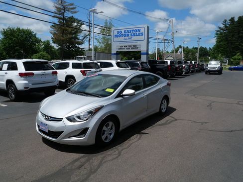 Used 2015 Hyundai Elantra SE FWD image 1