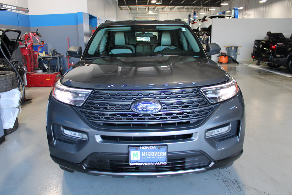 Used 2021 Ford Explorer XLT w/ Equipment Group 202A AWD/4WD image 2