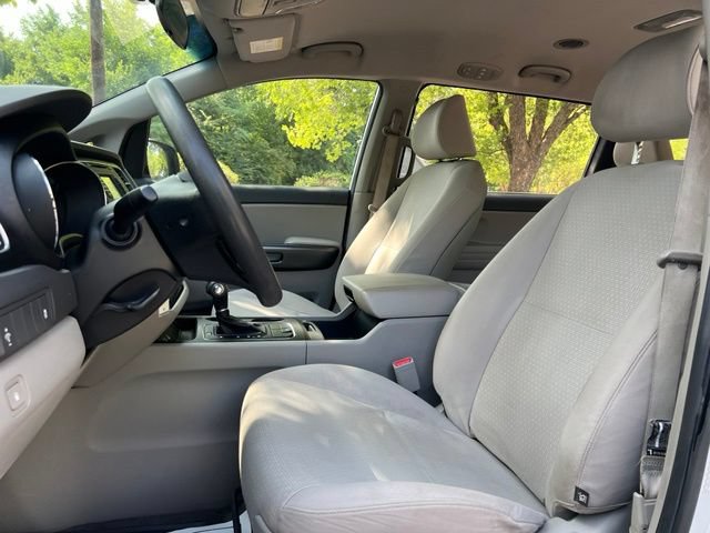 Used 2016 Kia Sedona L FWD image 11