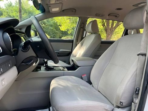 Used 2016 Kia Sedona L FWD image 11