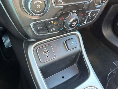 Used 2018 Jeep Compass Latitude w/ Popular Equipment Group image 37