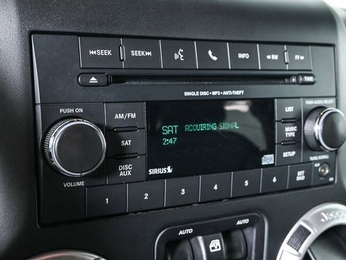 Used 2016 Jeep Wrangler Unlimited Sahara w/ Connectivity Group image 13