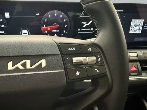 Used 2025 Kia K4 EX image 16