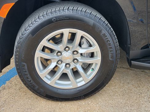 Used 2023 Chevrolet Tahoe LS RWD image 29