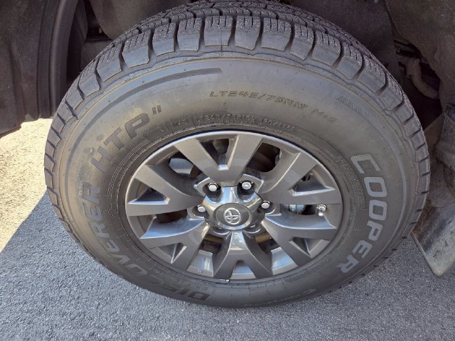 Used 2020 Toyota Tacoma SR5 RWD image 5